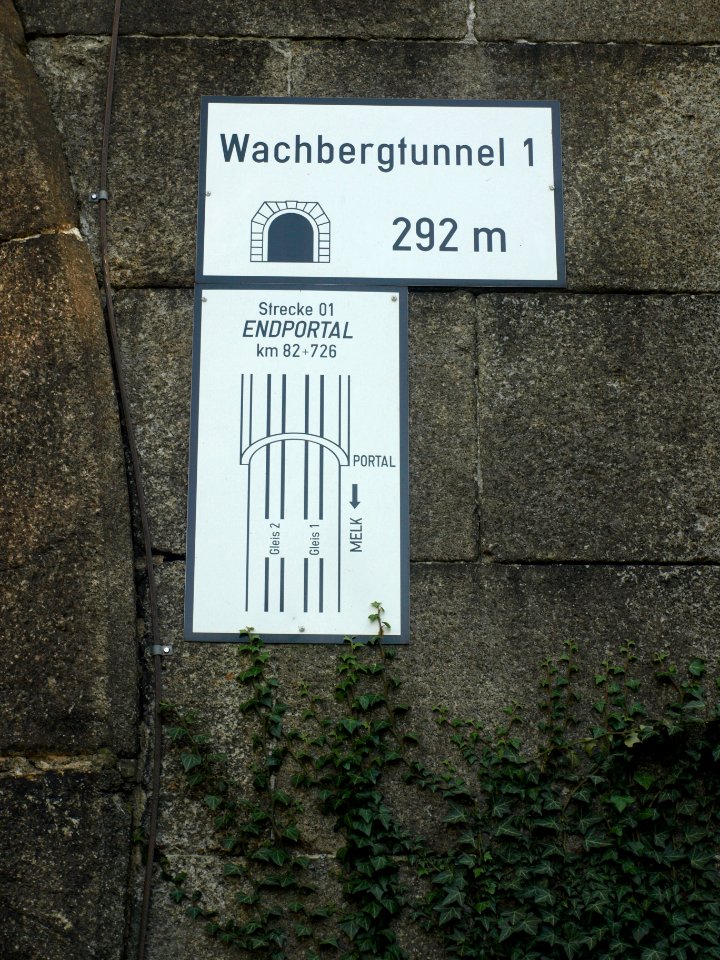 2013.10.26_-_Melk_-_Tunnelportal_(Wachbergtunnel_westl)_-_02