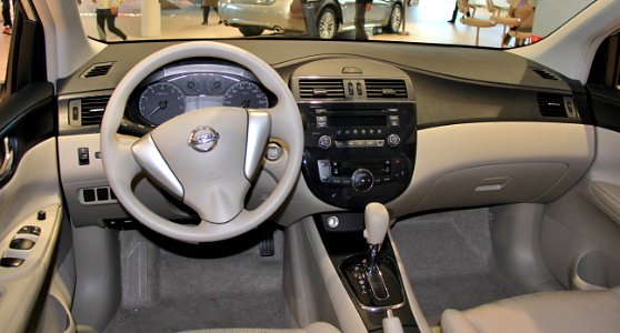 2013_Nissan_Tiida_1.6T_XV_interior