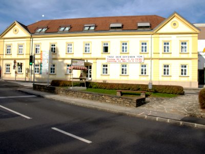 2013.10.21_-_Ybbs_an_der_Donau_-_Schule,_ehem._Bürgerspital_-_02