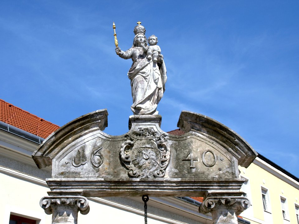 2013.04.24_-_Pöchlarn_-_Marienbrunnen_-_02