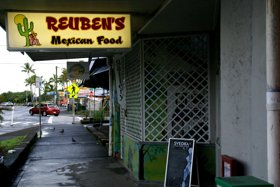 2013.11.01.163352_Reubens_Mexican_Restaurant_Kamehameha_Avenue_Hilo_Hawaii