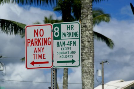 2013.11.01.104926_Parking_sign_Kilauea_Avenue_Hilo_Hawaii photo