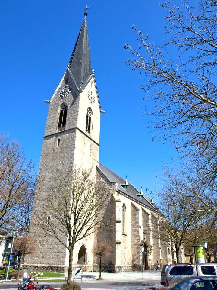 2013.04.15_-_St._Valentin_-_Kath._Pfarrkirche_hl._Valentin_-_01
