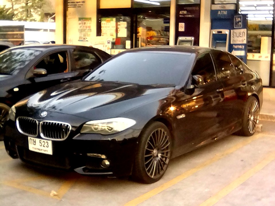 2013-2014_BMW_523i_(F10)_Sedans_(08-11-2019)_01