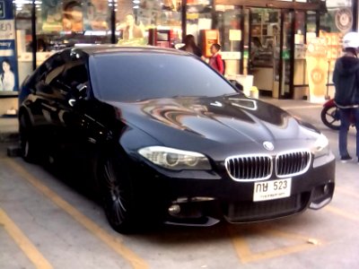 2013-2014_BMW_523i_(F10)_Sedans_(08-11-2019)_03