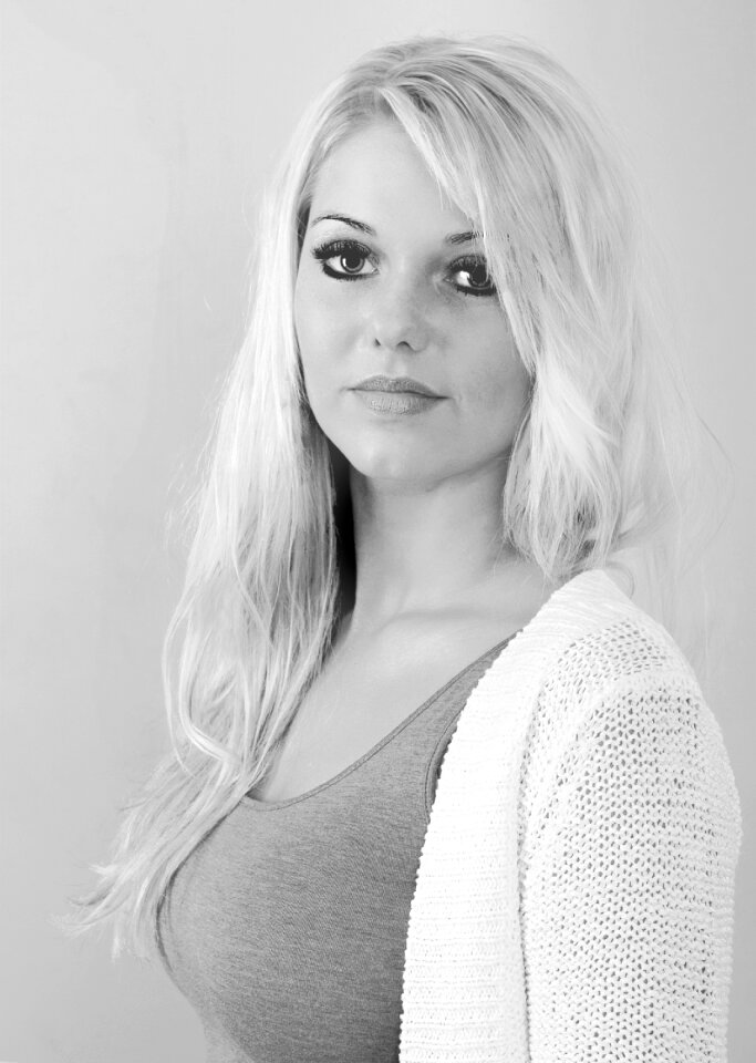 Portrait young woman black and white