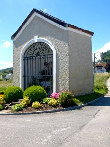 2013.05.28_-_Artstetten-Pöbring_-_Wegkapelle_mit_Pietà_-_03