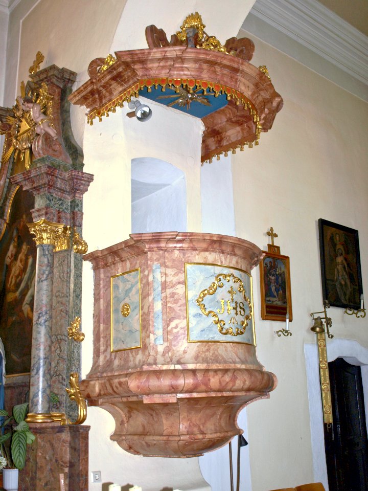 2013.04.24_-_Erlauf_(Gemeinde)_-_Pfarrkirche_hl._Johann_Nepomuk_und_Kriegerdenkmal_-_07