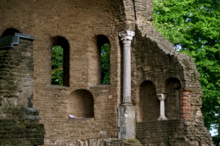 2013.05.30.182016_Ruin_Valkhof_Park_Nijmegen_NL photo