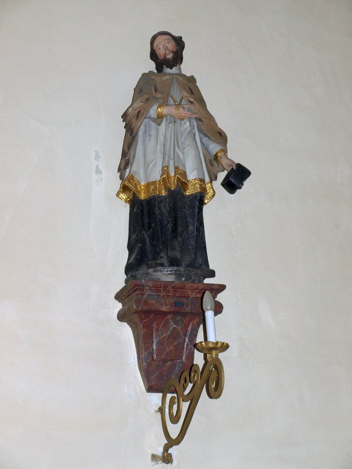 2013.04.24_-_Erlauf_(Gemeinde)_-_Pfarrkirche_hl._Johann_Nepomuk_und_Kriegerdenkmal_-_09