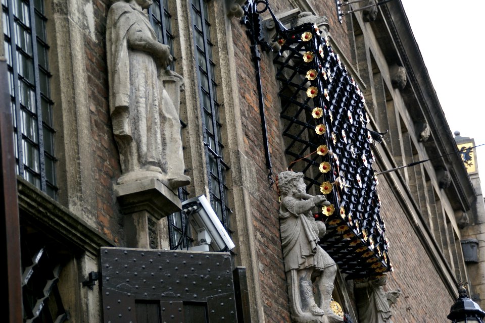 2013.05.30.163109_Statues_Stadhuis_Nijmegen_NL