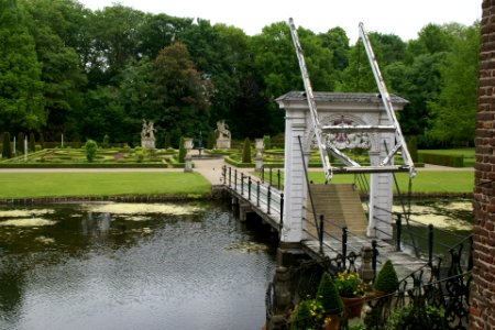 2013.06.01.110330_Brücke_Garten_Burg_Anholt_Isselburg