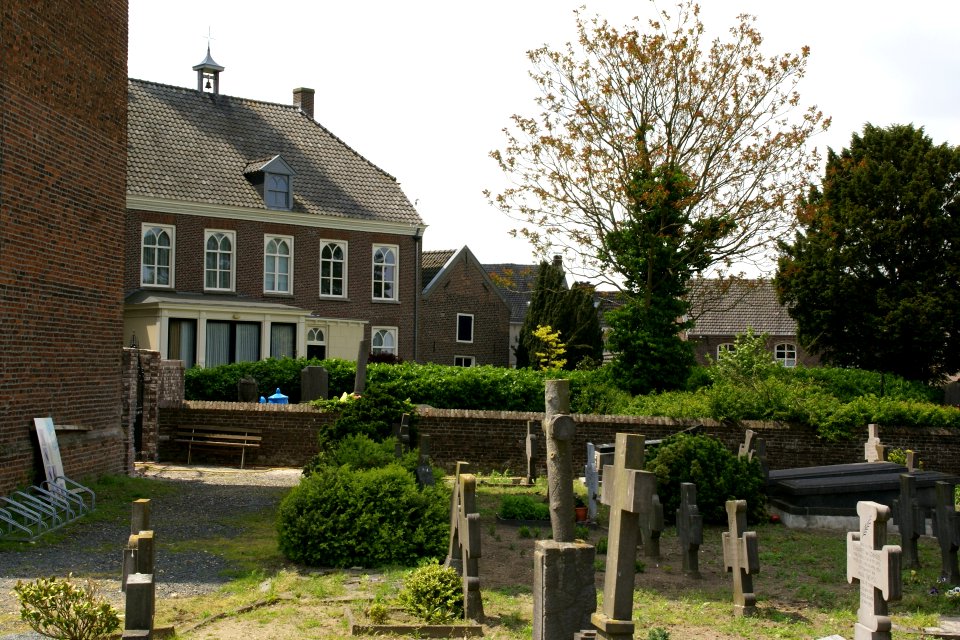 2013.05.31.123114_Graveyard_Sint_Martinuskerk_Cuijk
