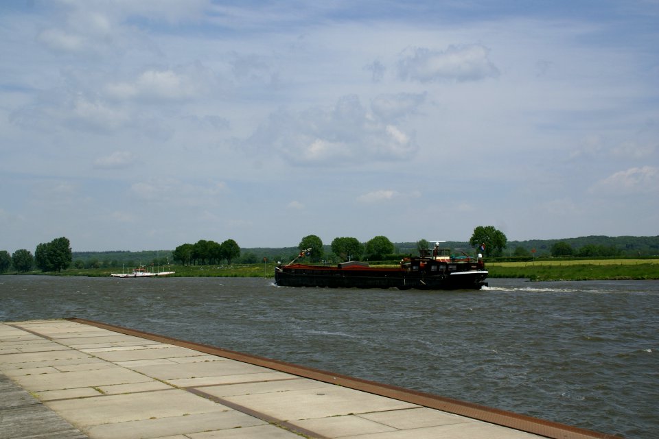 2013.05.31.122710_Ship_Maas_Cuijk