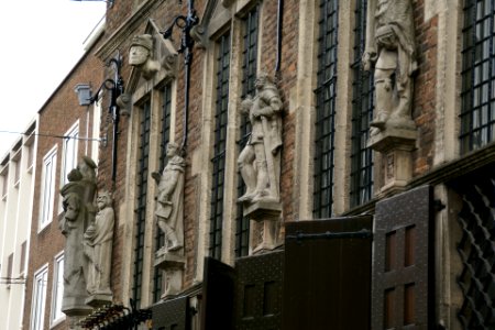 2013.05.30.163235_Statues_Stadhuis_Nijmegen_NL