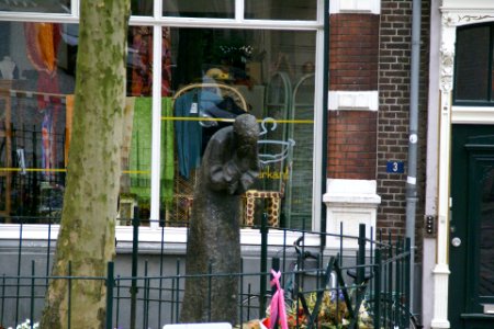 2013.05.30.170445_Statue_Nonnenstraat_Smidstraat_Nijmegen_NL