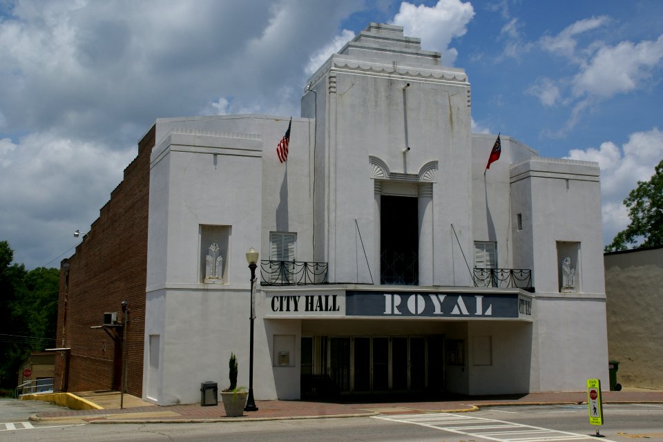 2013.06.29.130211_City_Hall_Main_St._Hogansville_Georgia