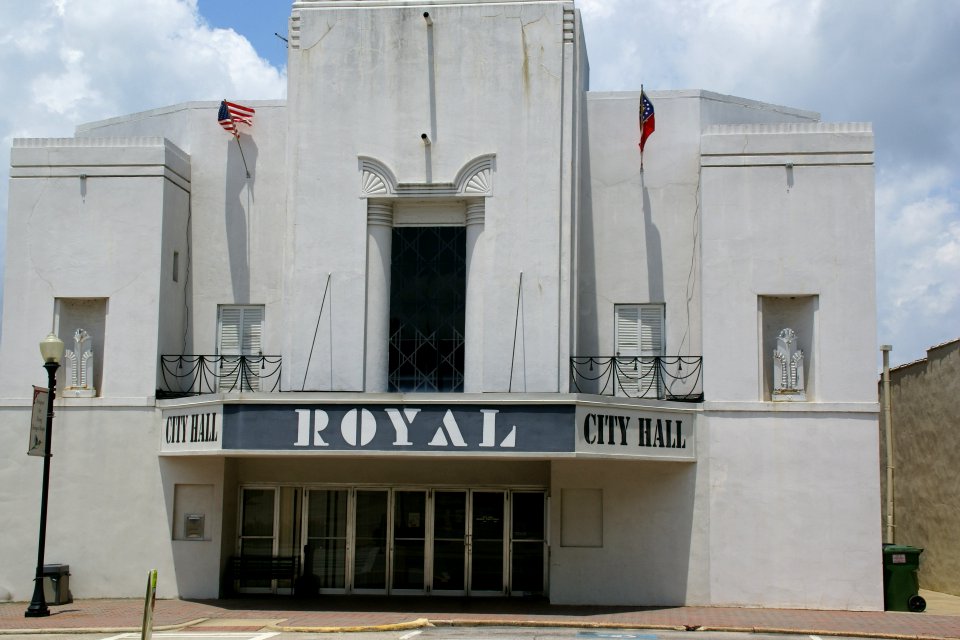 2013.06.29.130327_City_Hall_Main_St._Hogansville_Georgia