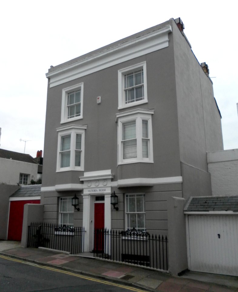 1_Victoria_Place,_Montpelier,_Brighton_(NHLE_Code_1381080)_(January_2012)
