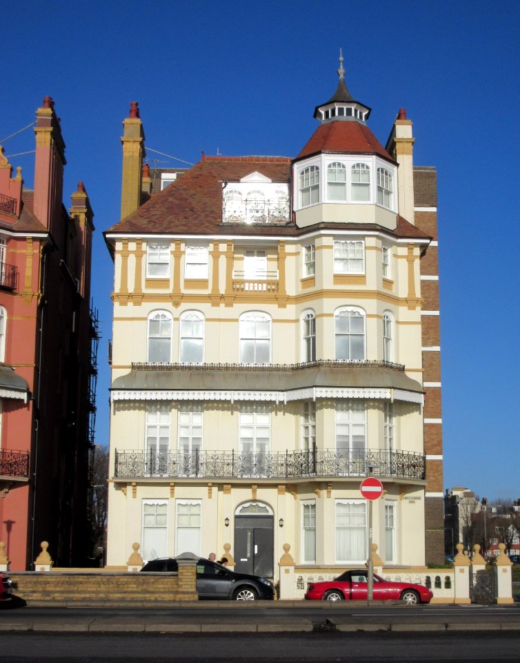 1_King's_Gardens,_Hove_(NHLE_Code_1187566)_(January_2017)