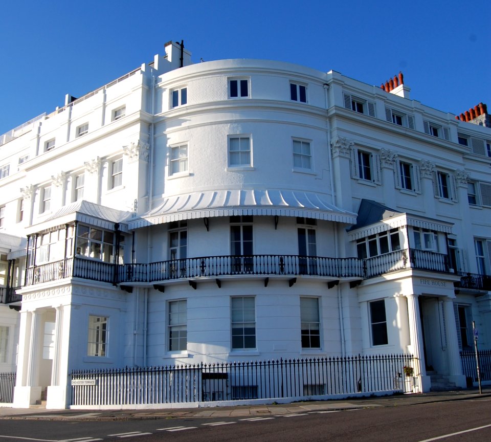 1_Lewes_Crescent,_Kemp_Town,_Brighton_(September_2018)