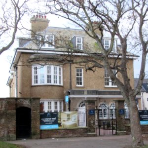 1_Manor_Road,_Kemptown,_Brighton_(December_2016)_(2)