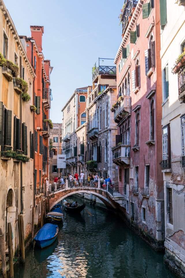 Architecture gondola bridge
