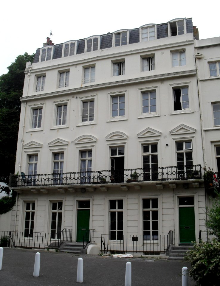 10_and_11_Sillwood_Place,_Brighton_(NHLE_Code_1380940)_(July_2010)