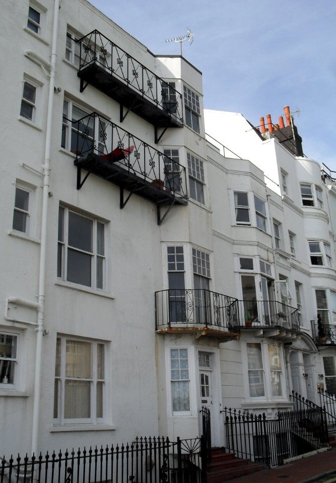 1_New_Steine,_Brighton_(NHLE_Code_1380113)_(September_2010)