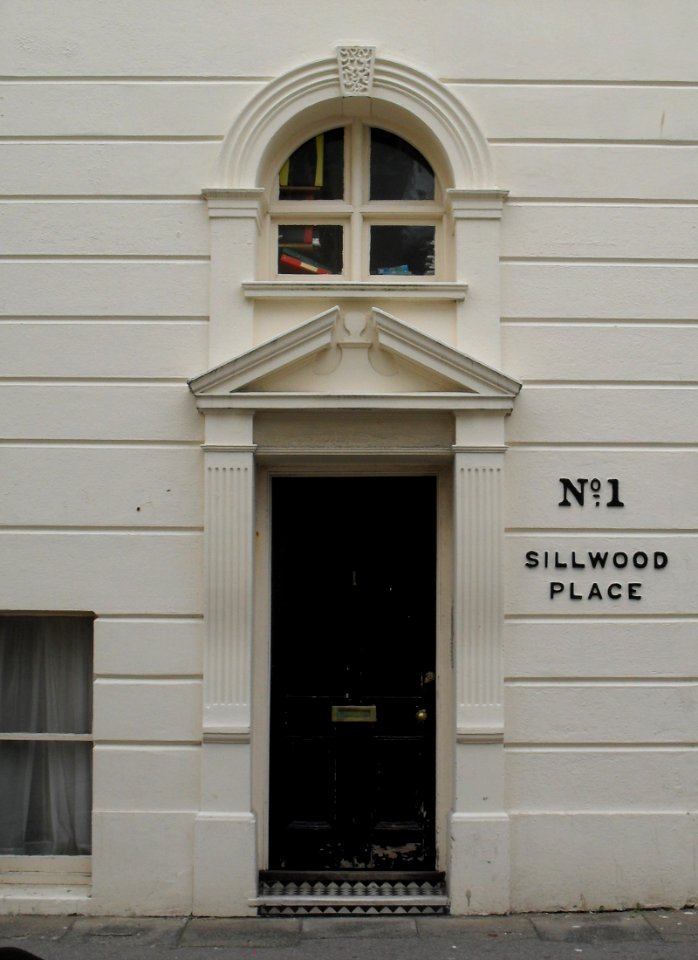 1_Sillwood_Place,_Brighton_(July_2010)_(Detail_of_Door)
