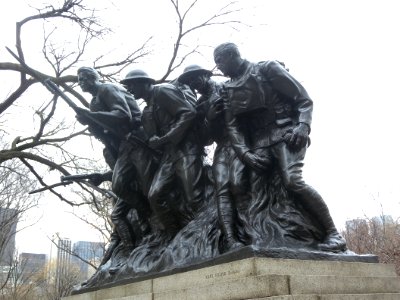 107th_Rgt_Memorial_5th_Av_cloudy_jeh