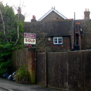 1_Victoria_Road,_West_Green,_Crawley
