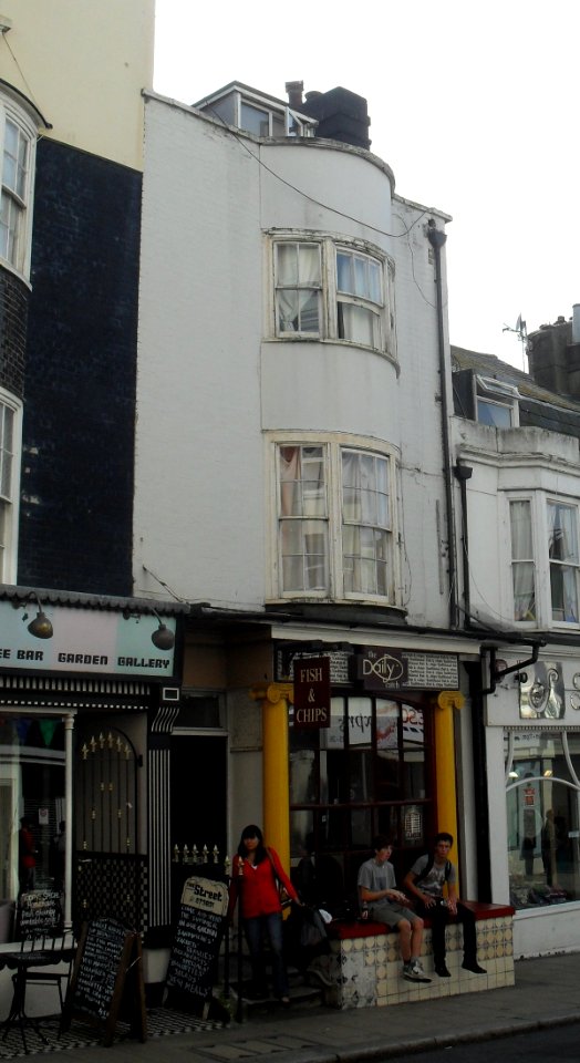 102_St_James's_Street,_Brighton_(NHLE_Code_1380870)_(September_2010)