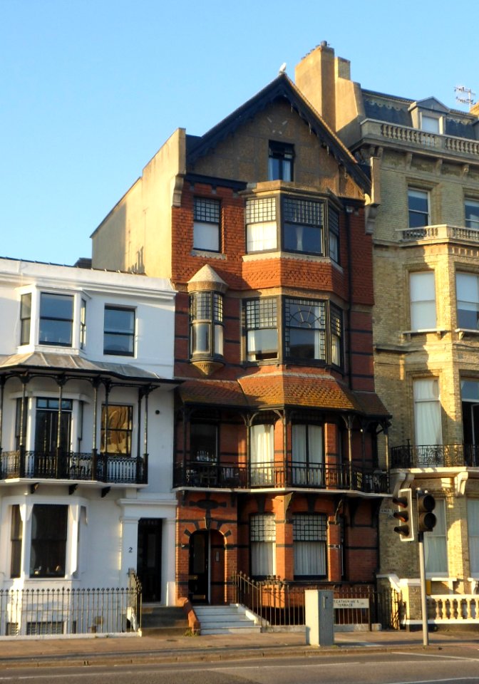 1_St_Catherine’s_Terrace,_Kingsway,_Hove_(September_2013)_(2)