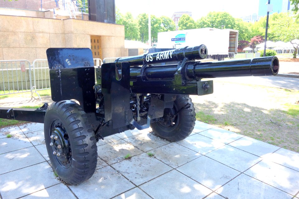 105_mm_howitzer_-_Charles_River_Esplanade_-_Boston,_MA_-_DSC02571