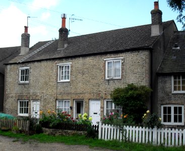 10–12_The_Square,_Patcham_(NHLE_Code_1381025)_(August_2010)