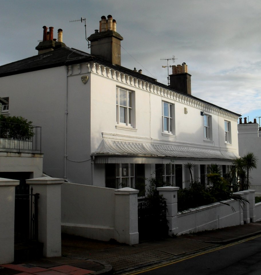 10–13_Powis_Villas,_Montpelier,_Brighton_(NHLE_Code_1380740)_(September_2010)