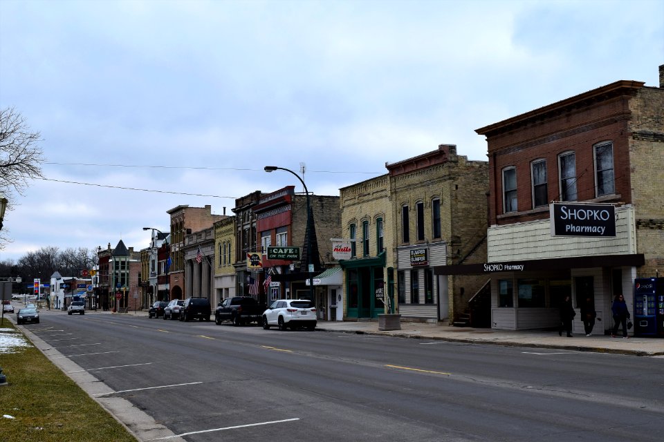 100_block_of_North_Main,_Lake_Mills,_WI