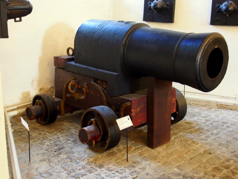 100-pounder_cast_iron_howitzer_at_the_Royal_Danish_Arsenal_Museum_(Copenhagen)