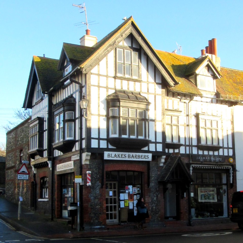 100_High_Street,_Rottingdean_(December_2016)