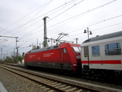 101_015-6_vor_dem_Dresdner_Hauptbahnhof_Hbf