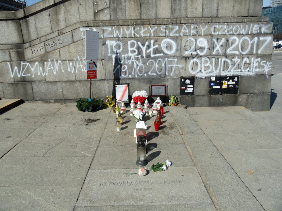 04-04-2018_Warszawa_Piotr_Szczęsny_miejsce_pamięci,_3