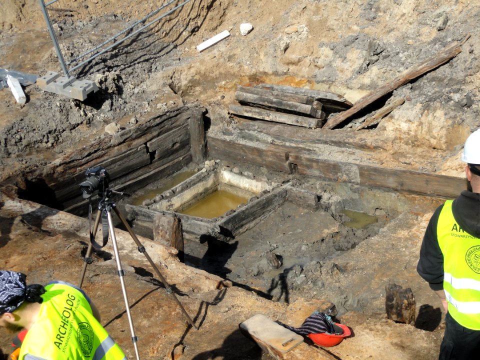 04-04-2018_Warszawa_Plac_Krasińskich_praca_archeologów,_2