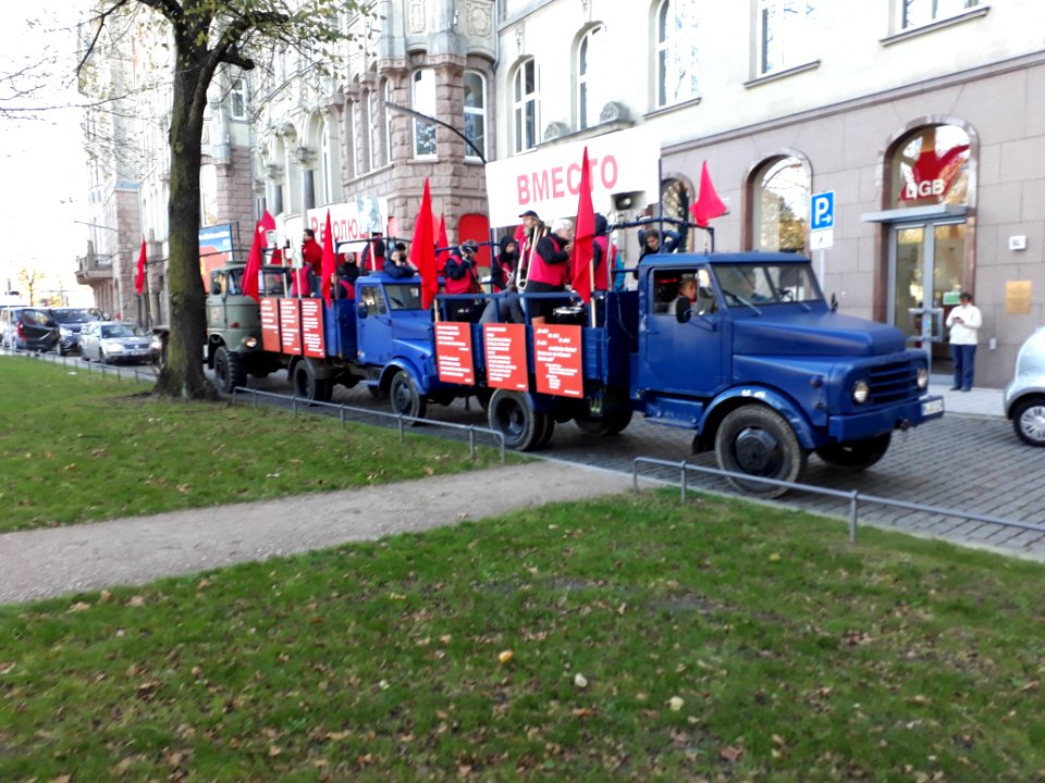 100_years_October_Revolution_demo_in_Hamburg_8