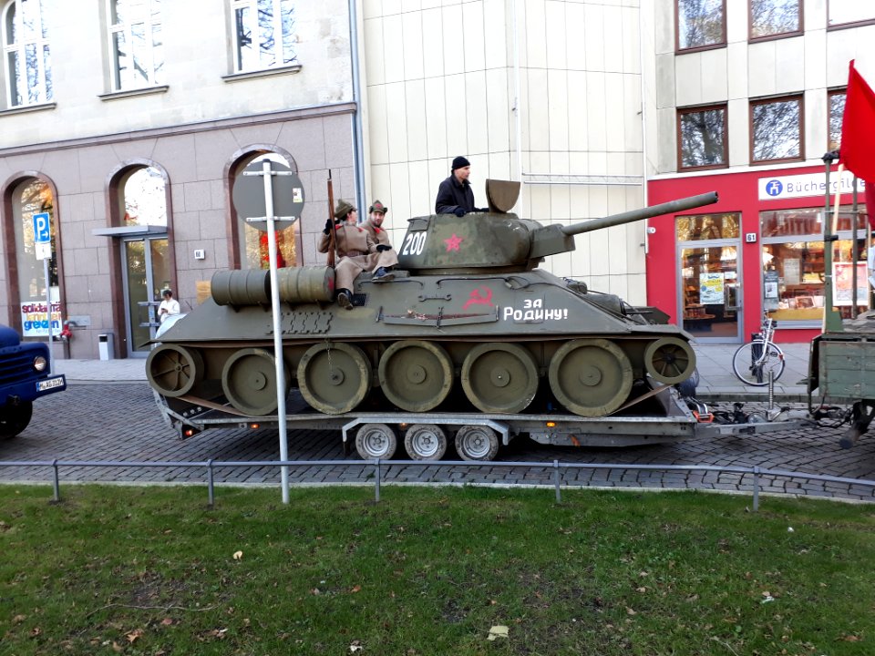 100_years_October_Revolution_demo_in_Hamburg_7