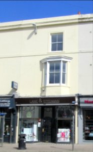 100_Western_Road,_Hove_(April_2016)