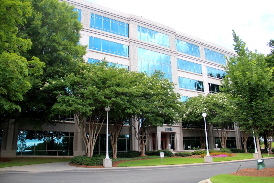 100_North_Point_Center,_Alpharetta,_GA_July_2018