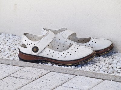 Pebble bed women's shoes