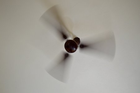 05_Rotating_Ceiling_fan_at_40th_of_a_second photo