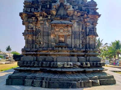 11th_century_Nannesvara_temple,_Lakkundi,_Karnataka_India_-_23